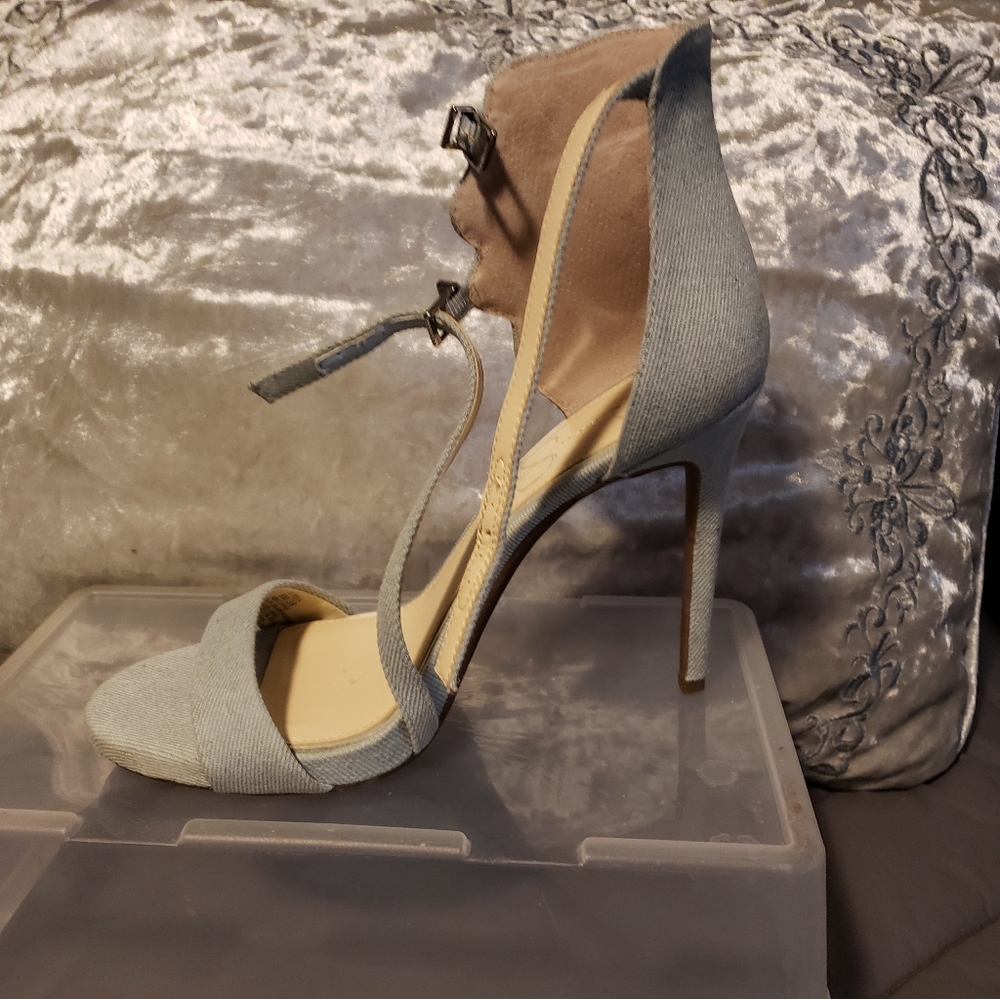 Shoes - Picture 2 of 3
